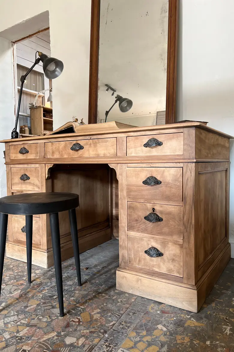 Ancien bureau en noyer Début XXème