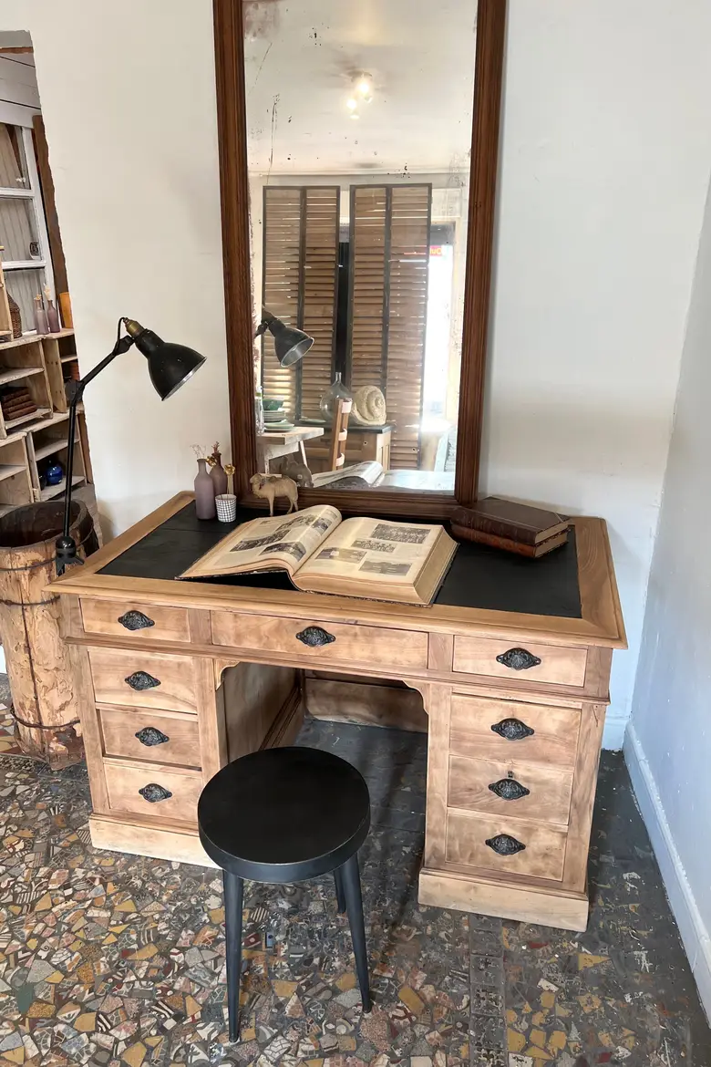 Ancien bureau en noyer Début XXème