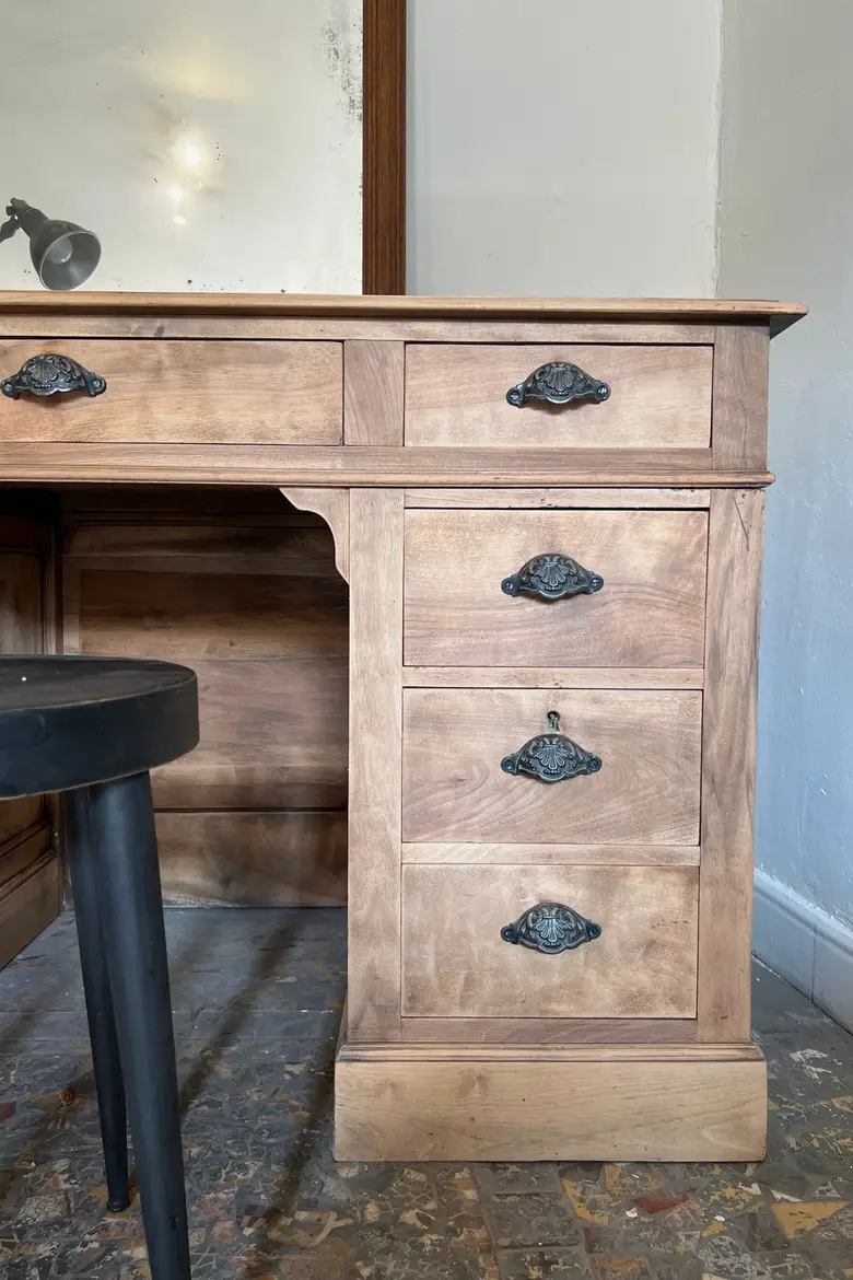 Ancien bureau en noyer Début XXème