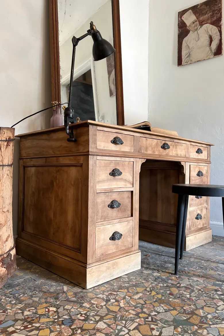 Ancien bureau en noyer Début XXème