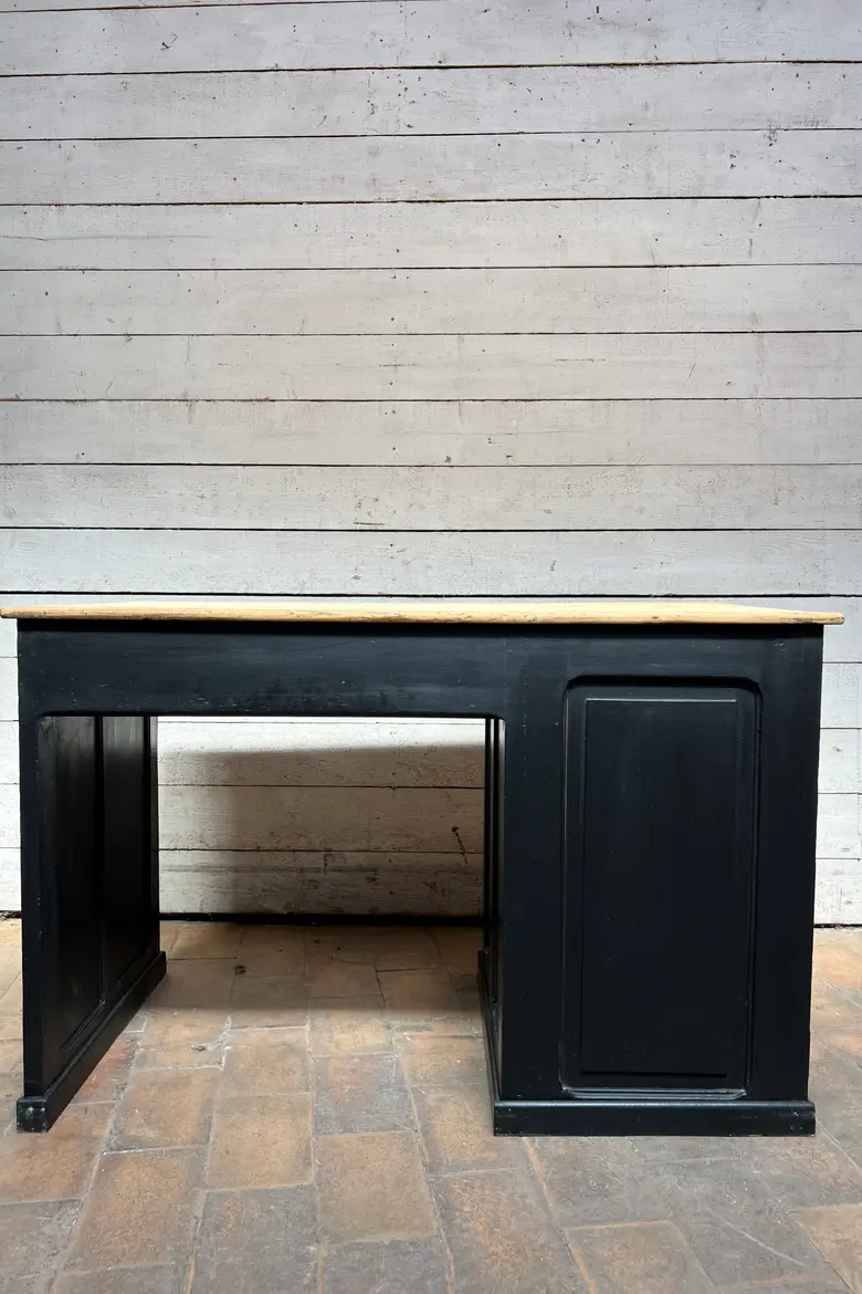 Ancien bureau en peuplier
