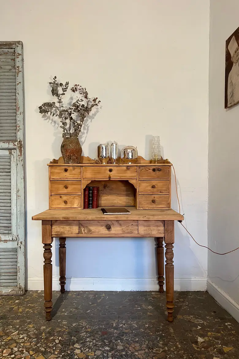 Ancien bureau en sapin Début XXème