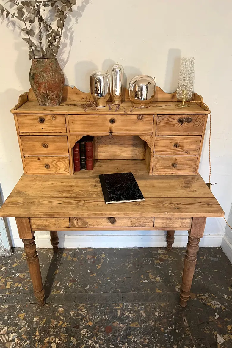 Ancien bureau en sapin Début XXème