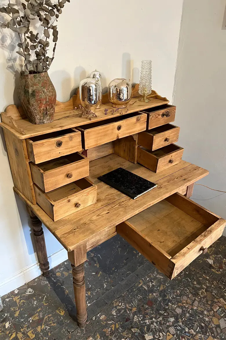 Ancien bureau en sapin Début XXème