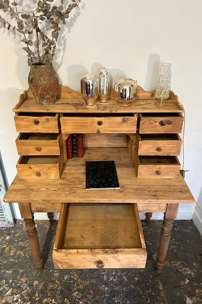 Ancien bureau en sapin Début XXème