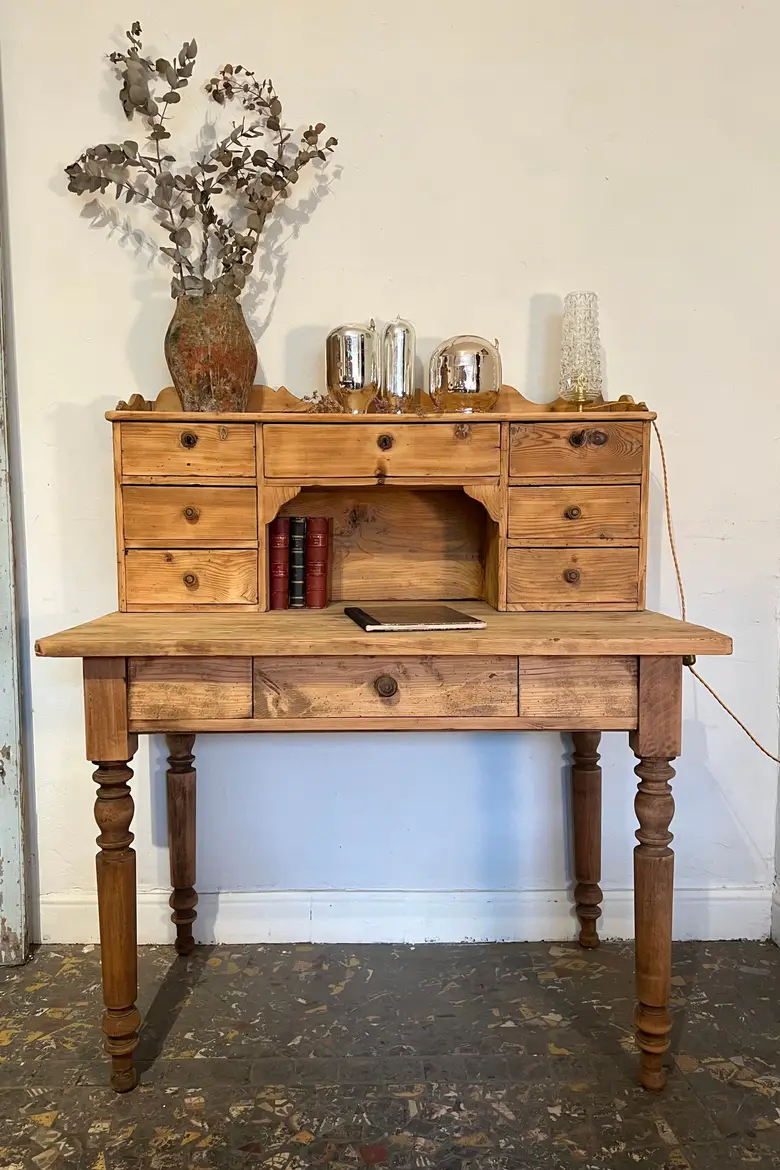 Ancien bureau en sapin Début XXème