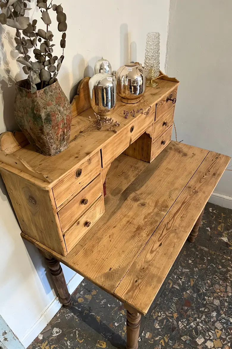 Ancien bureau en sapin Début XXème