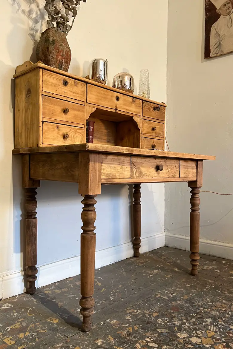 Ancien bureau en sapin Début XXème