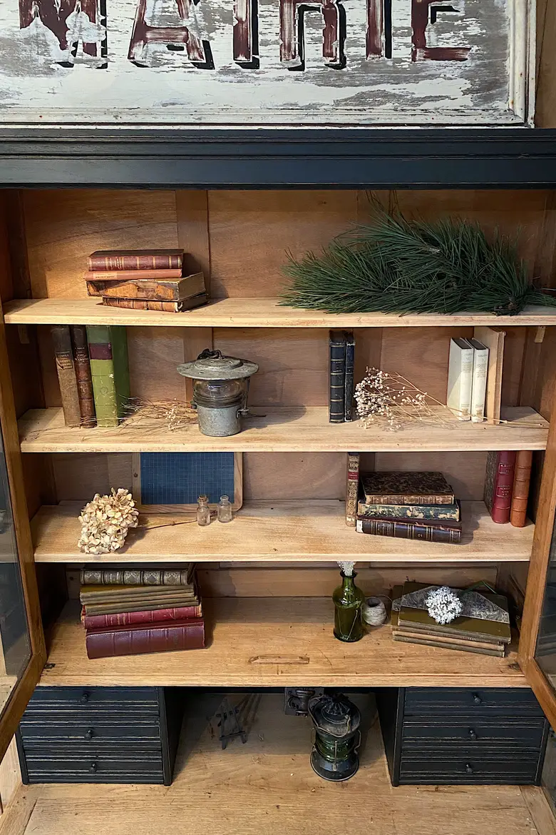 Ancien bureau vaisselier en chêne Début XXème