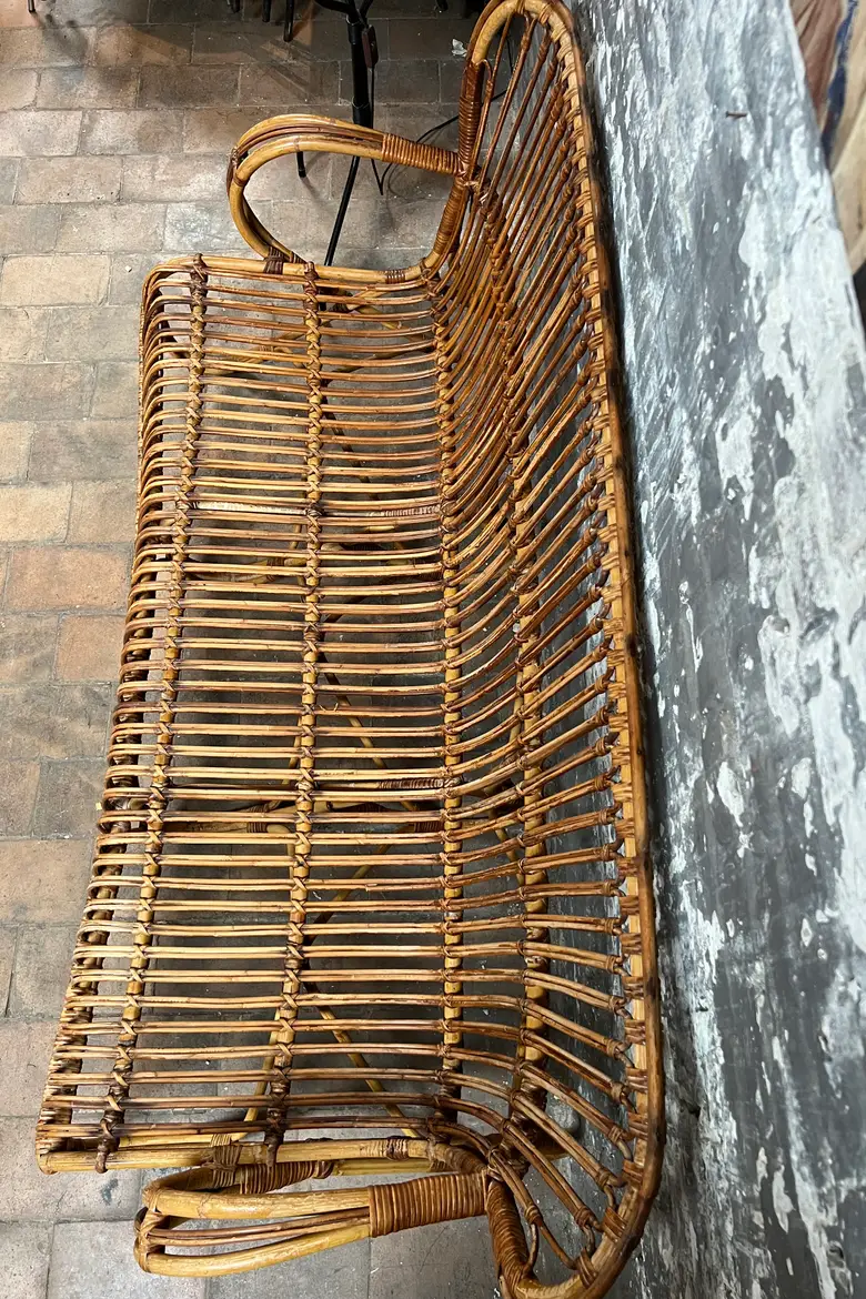 Ancien canapé en rotin 3 places des années 50