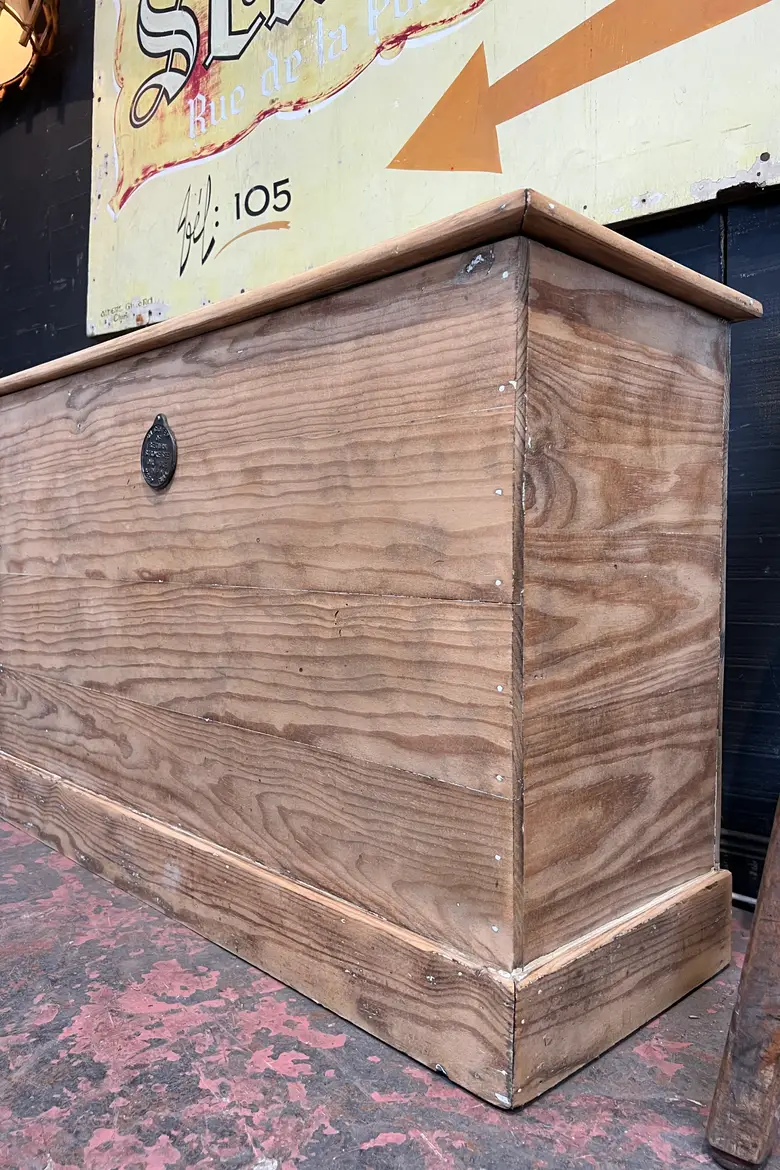 Ancien coffre en bois brut Début XXeme