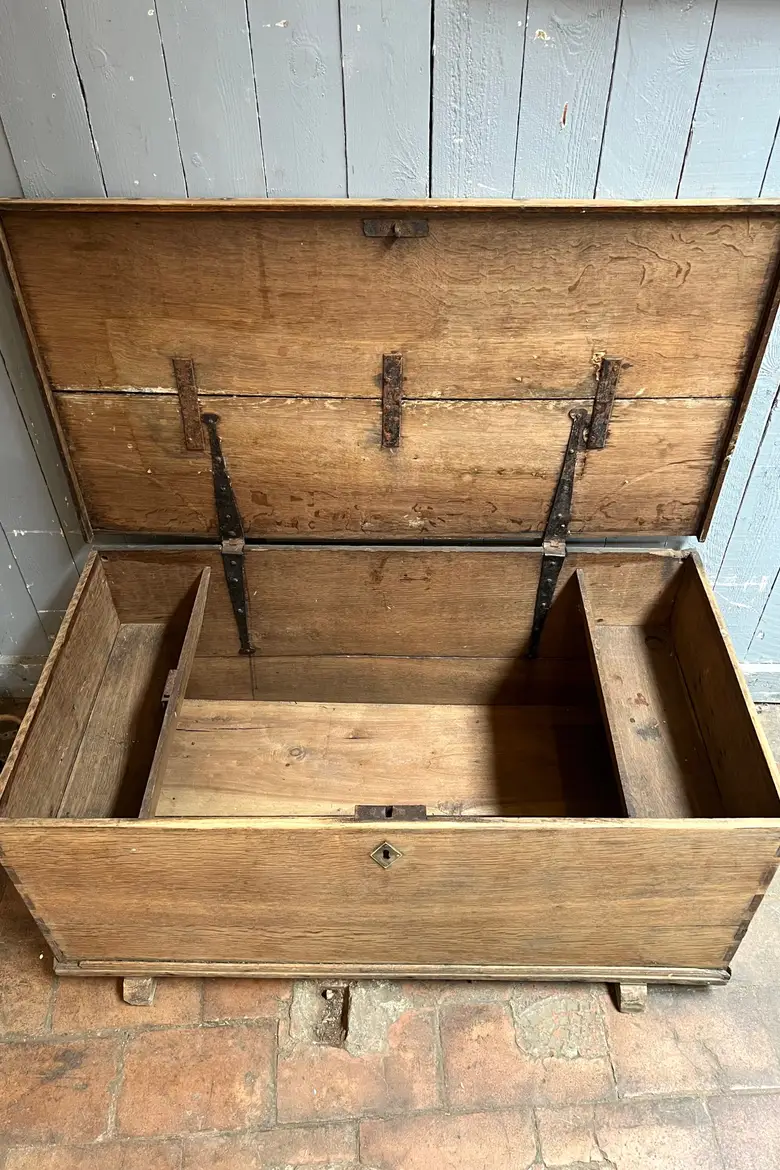 Ancien coffre en chêne Début XXème