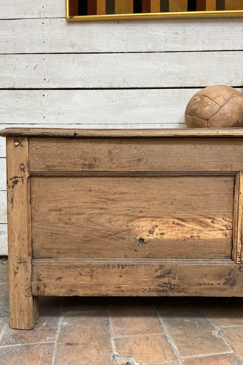 Ancien coffre en chêne du XIXe siècle