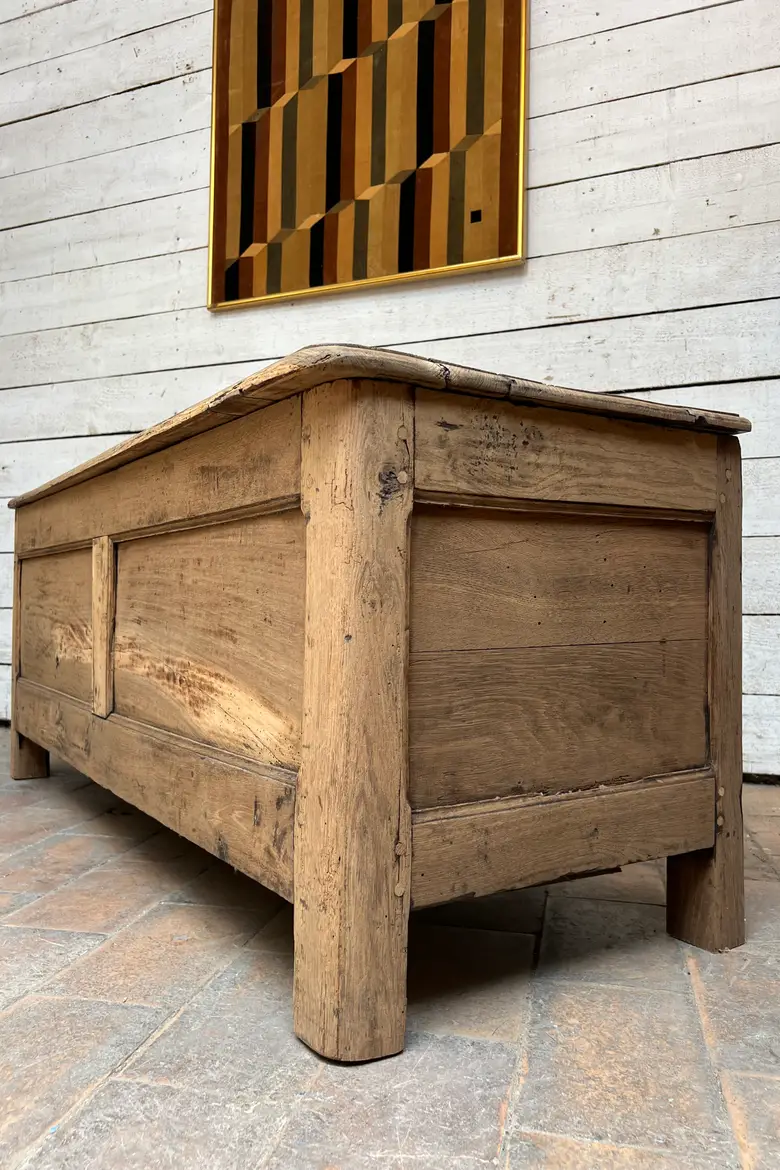 Ancien coffre en chêne du XIXe siècle
