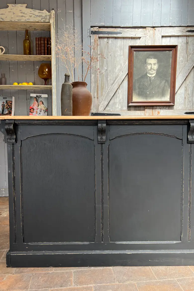 Ancien comptoir à tiroirs