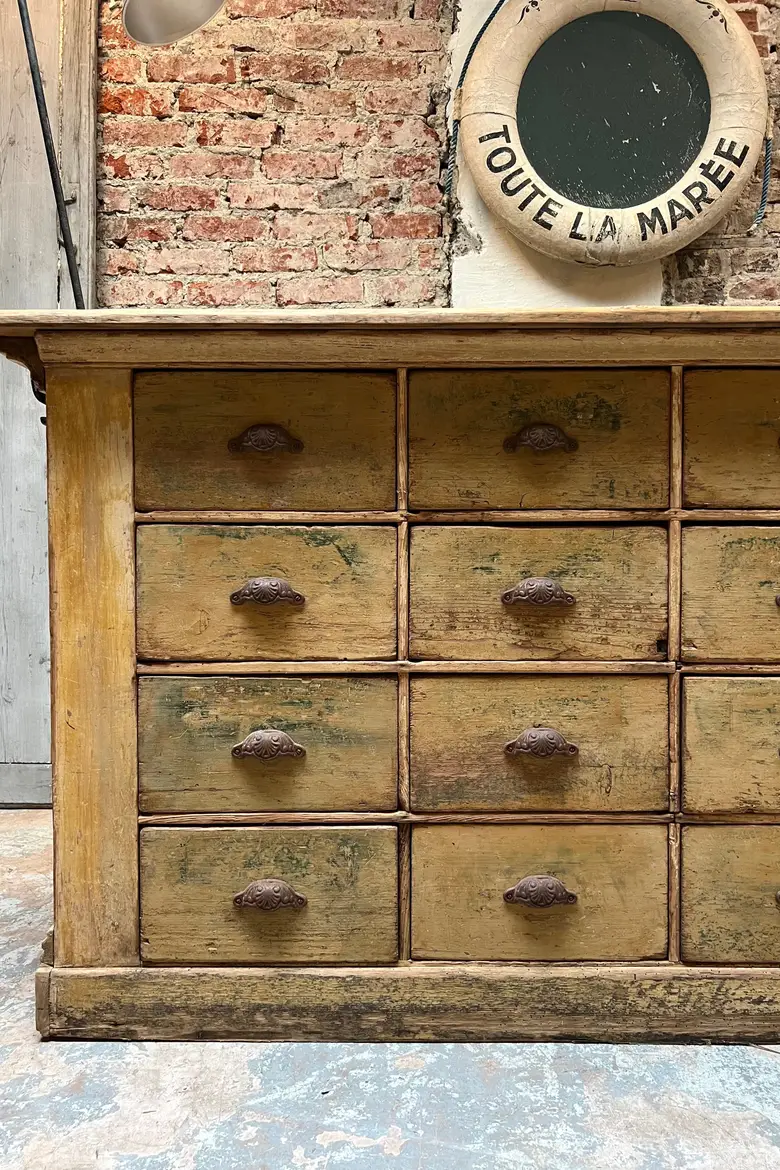 Ancien comptoir à tiroirs patiné Début XXème