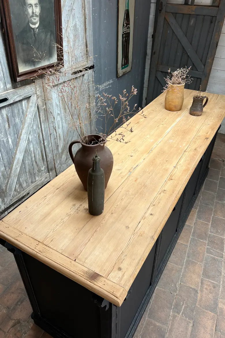 Ancien comptoir à tiroirs