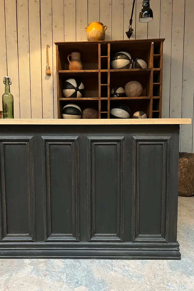 Ancien comptoir de commerce en bois Début XXème