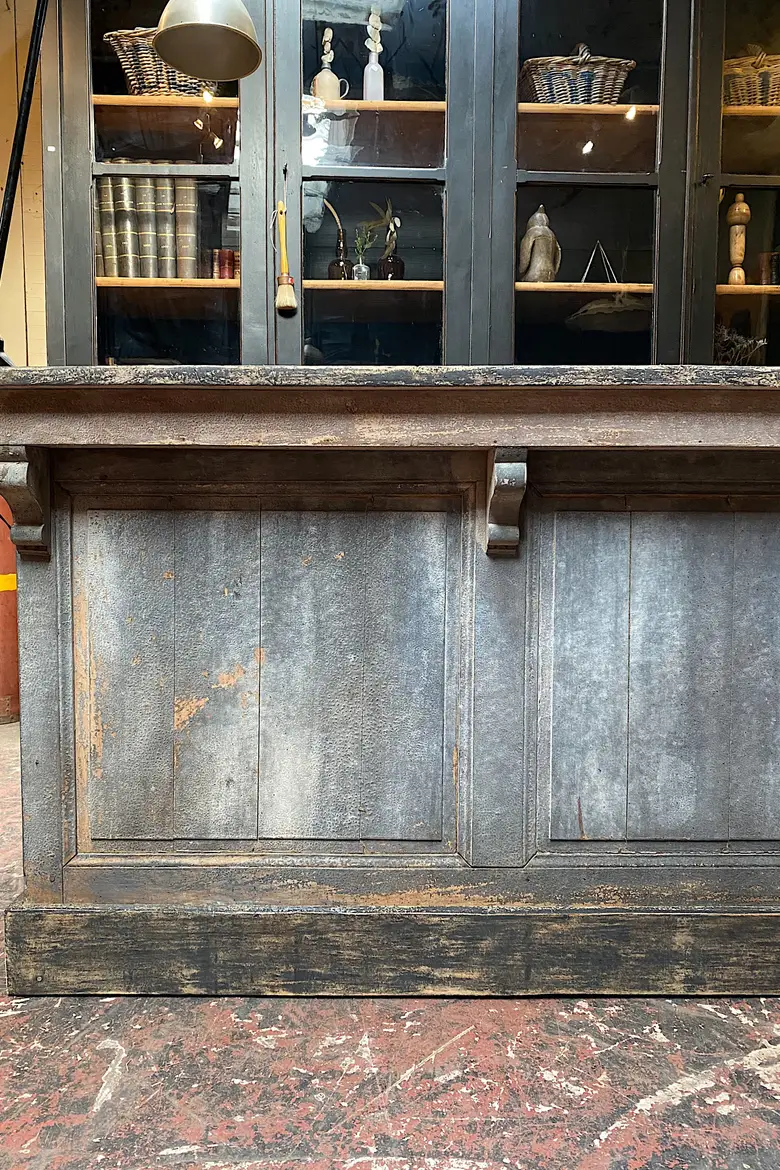 Ancien comptoir de commerce en bois Début XXème