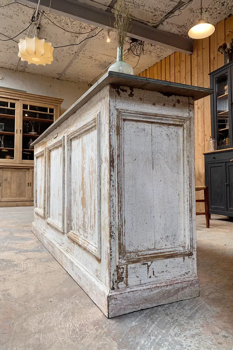 Ancien comptoir de commerce en bois Début XXème