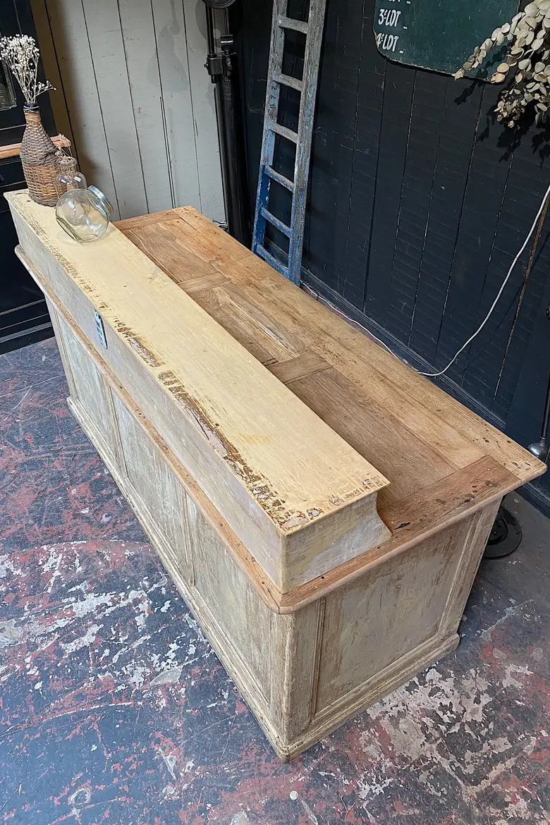 Ancien comptoir de commerce en bois Début XXème