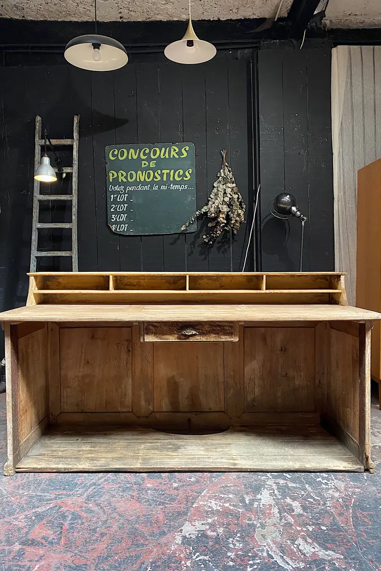 Ancien comptoir de commerce en bois Début XXème