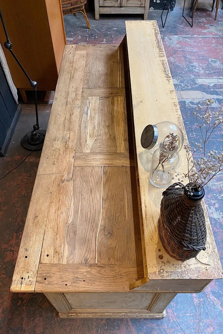 Ancien comptoir de commerce en bois Début XXème