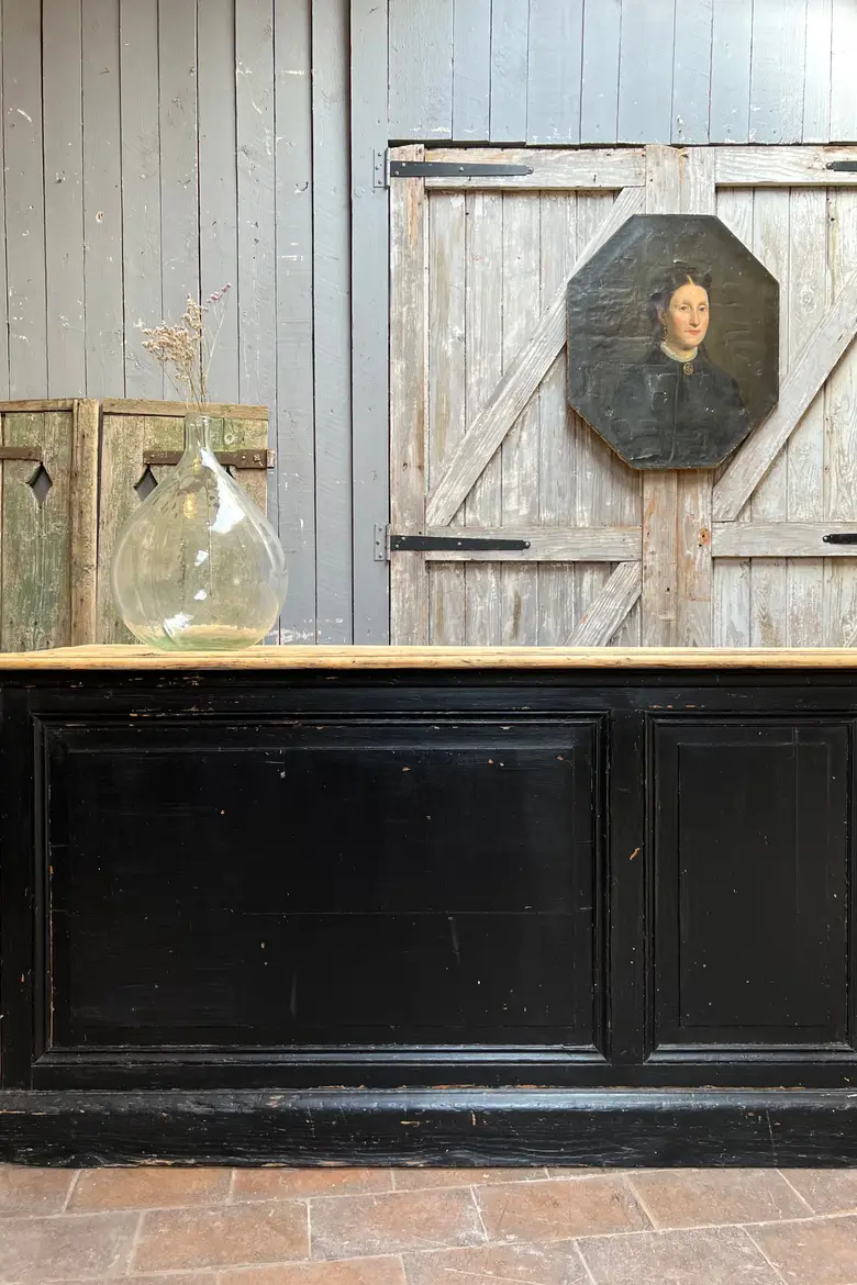 Ancien comptoir de commerce en bois Début XXème