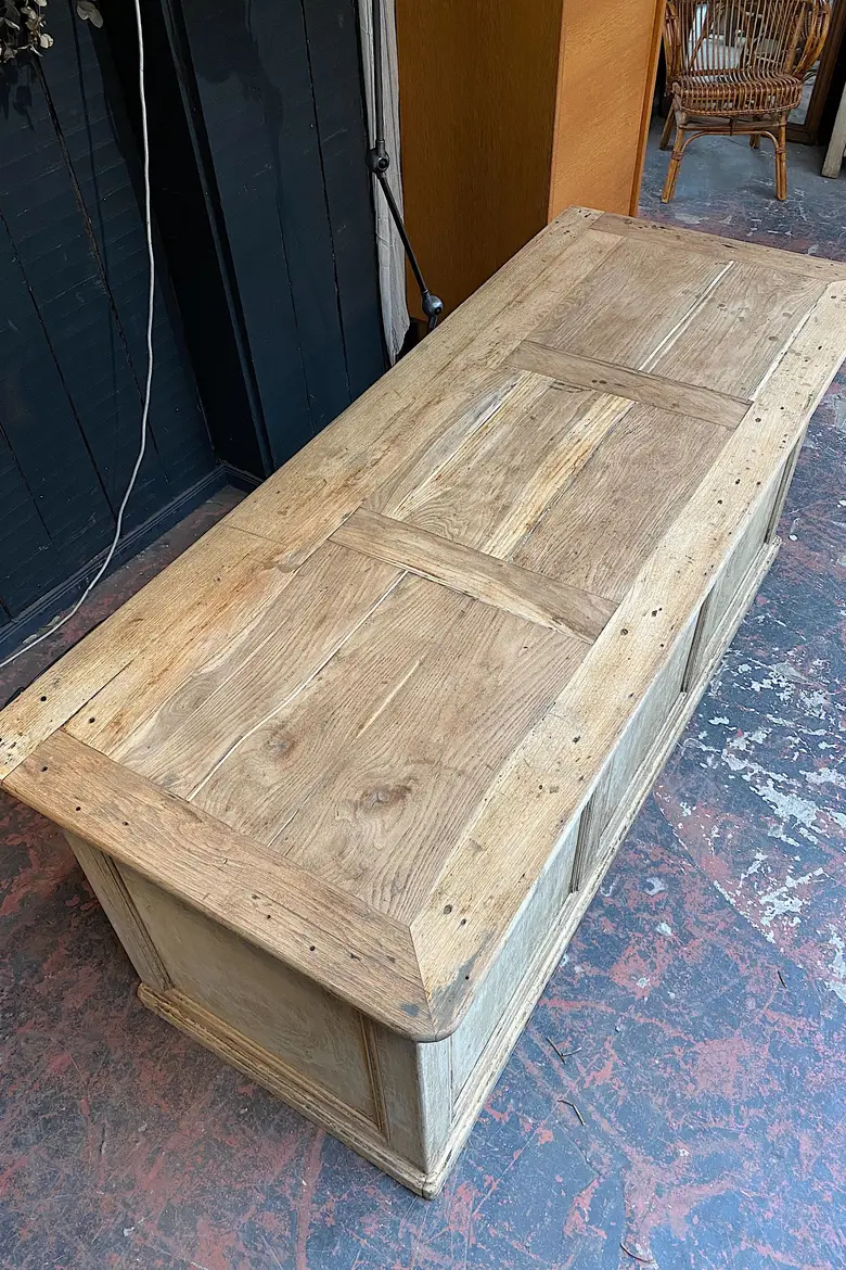 Ancien comptoir de commerce en bois Début XXème