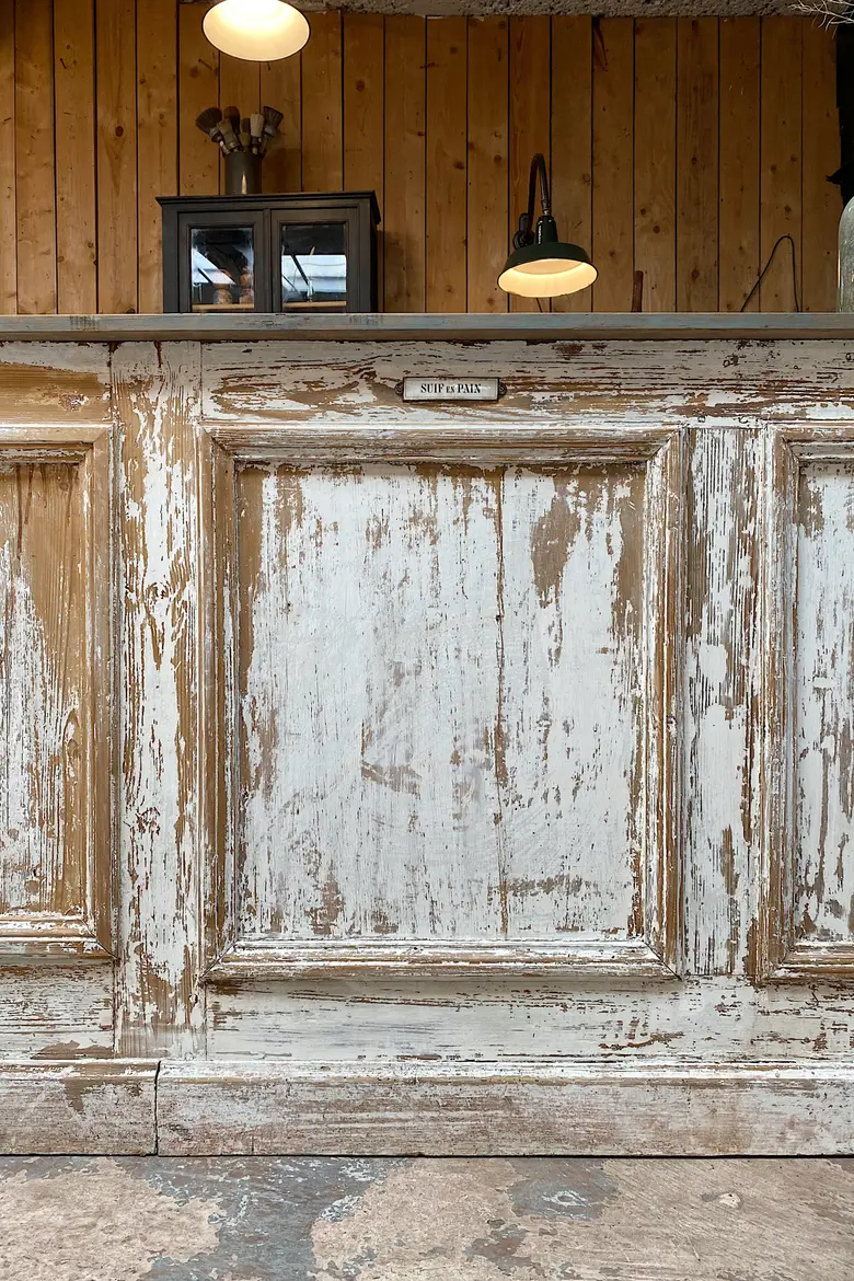 Ancien comptoir de commerce en bois Début XXème