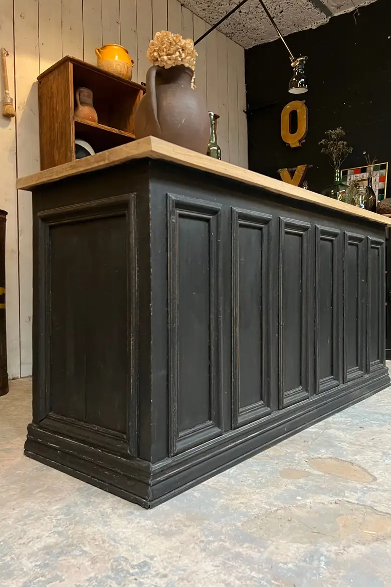 Ancien comptoir de commerce en bois Début XXème