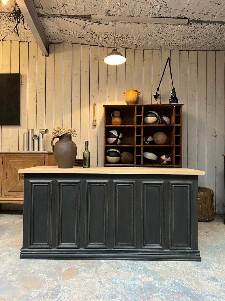 Ancien comptoir de commerce en bois Début XXème