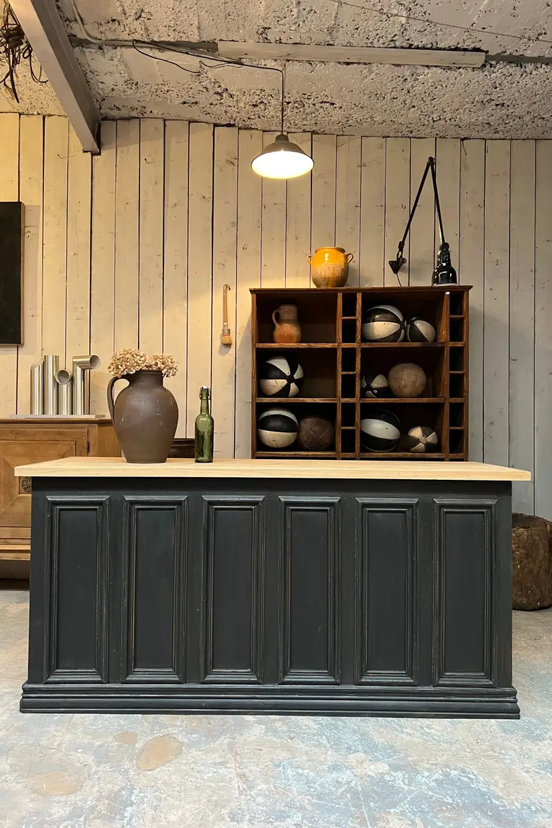 Ancien comptoir de commerce en bois Début XXème
