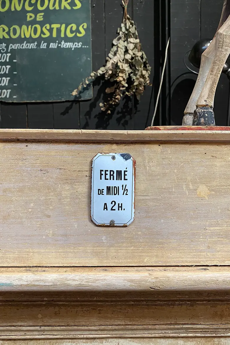 Ancien comptoir de commerce en bois Début XXème