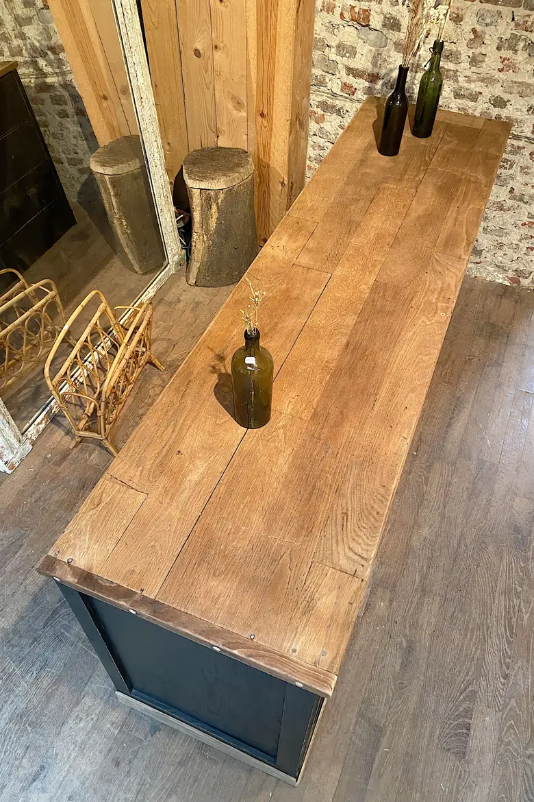 Ancien comptoir de commerce en bois Début XXème