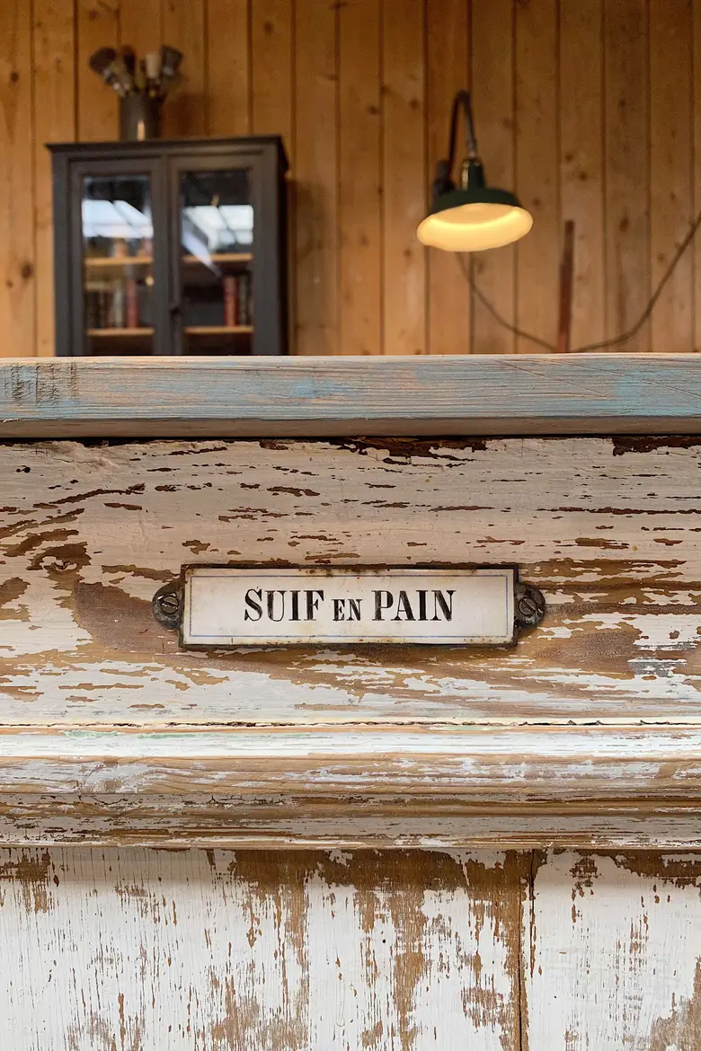 Ancien comptoir de commerce en bois Début XXème