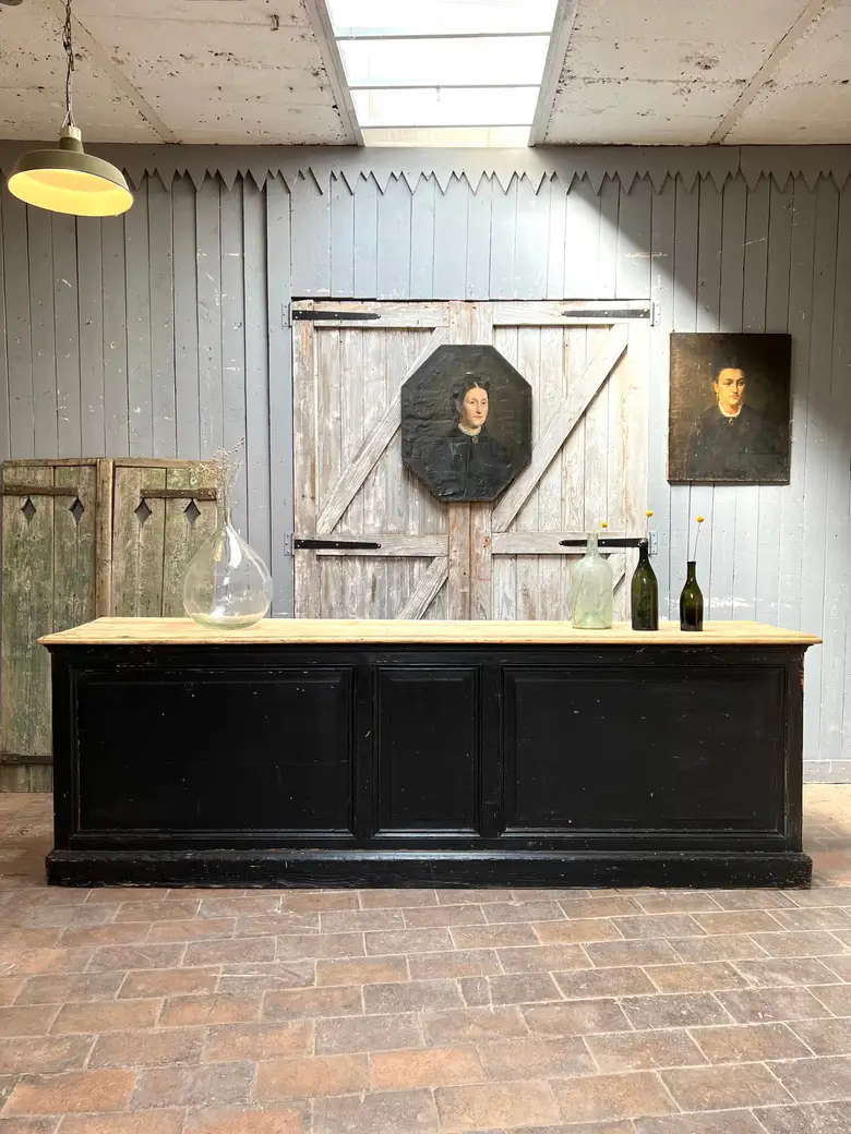 Ancien comptoir de commerce en bois Début XXème