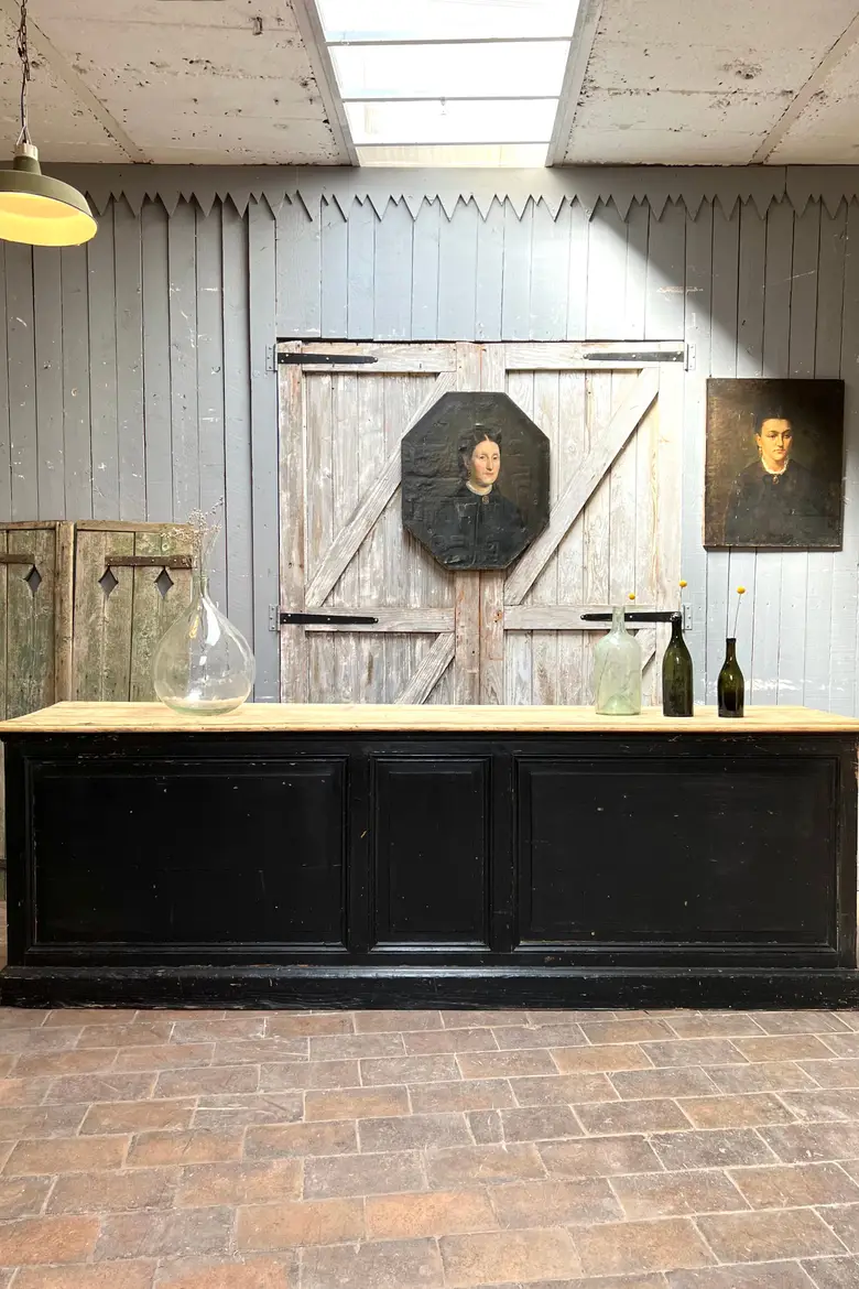 Ancien comptoir de commerce en bois Début XXème