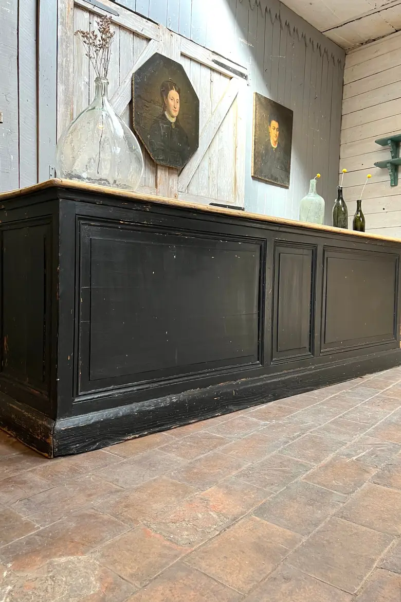 Ancien comptoir de commerce en bois Début XXème