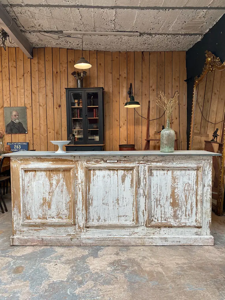 Ancien comptoir de commerce en bois Début XXème