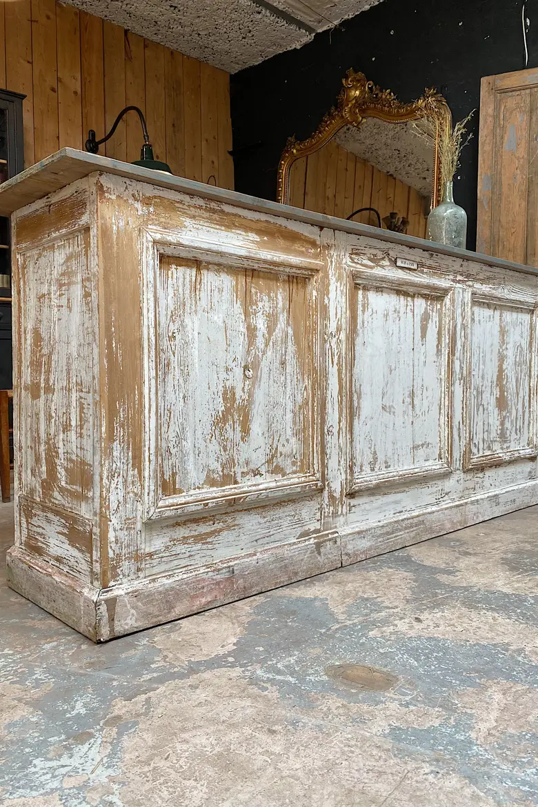 Ancien comptoir de commerce en bois Début XXème