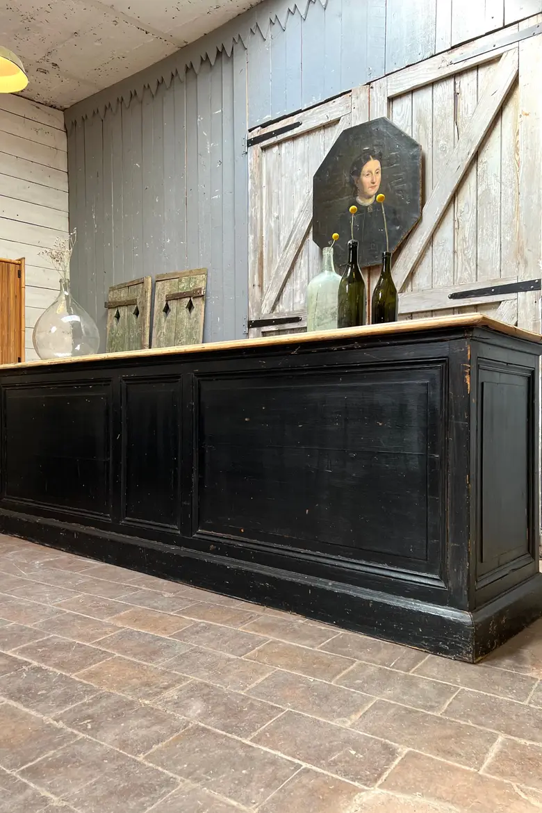 Ancien comptoir de commerce en bois Début XXème