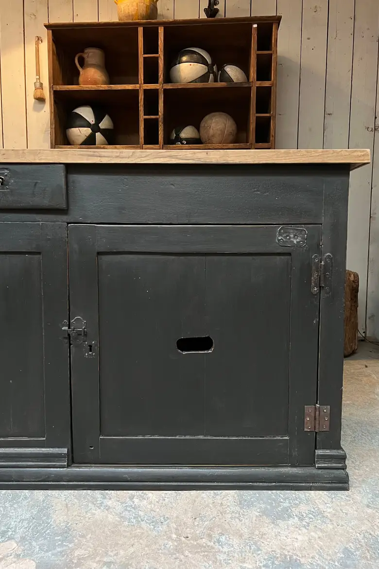 Ancien comptoir de commerce en bois Début XXème