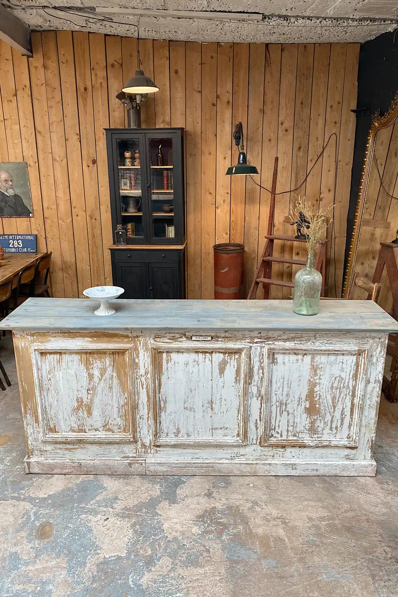 Ancien comptoir de commerce en bois Début XXème