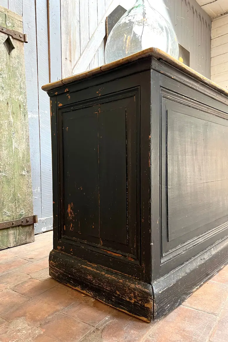 Ancien comptoir de commerce en bois Début XXème