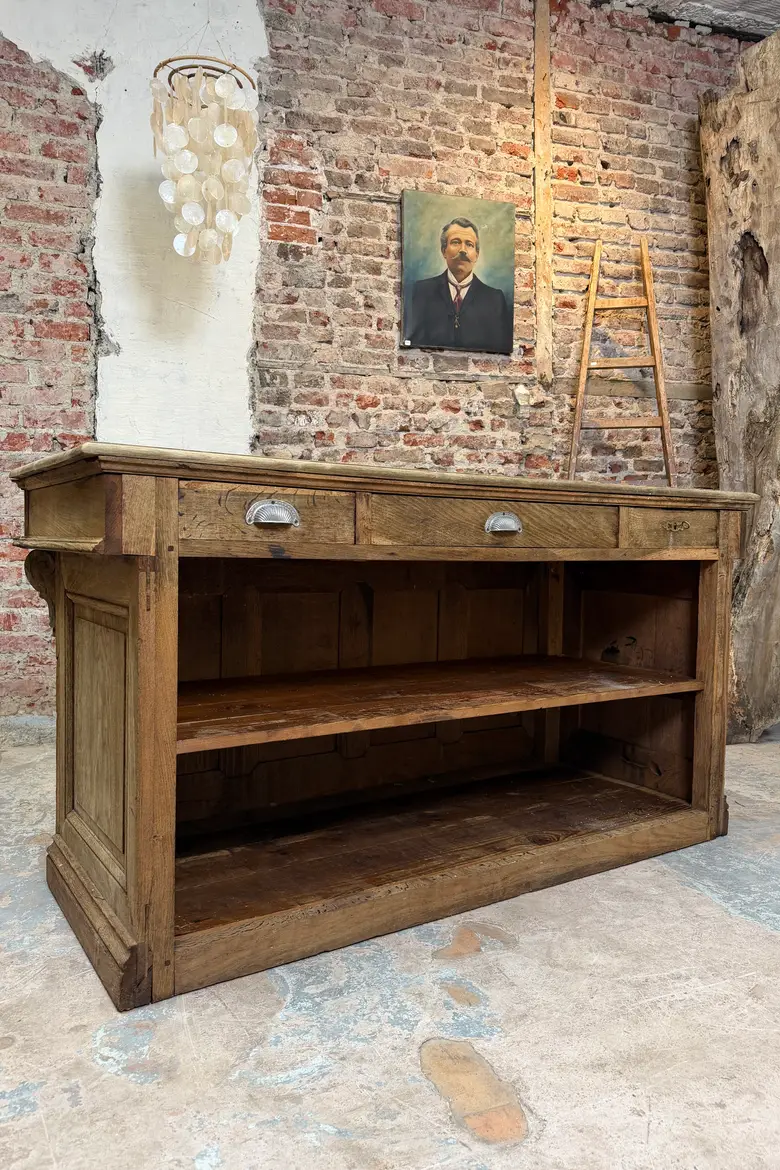Ancien comptoir de commerce en chêne – début XXe