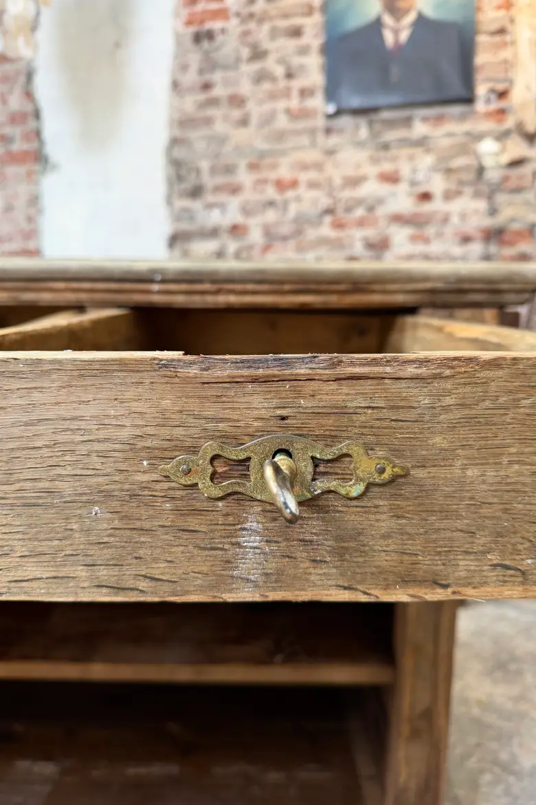 Ancien comptoir de commerce en chêne – début XXe
