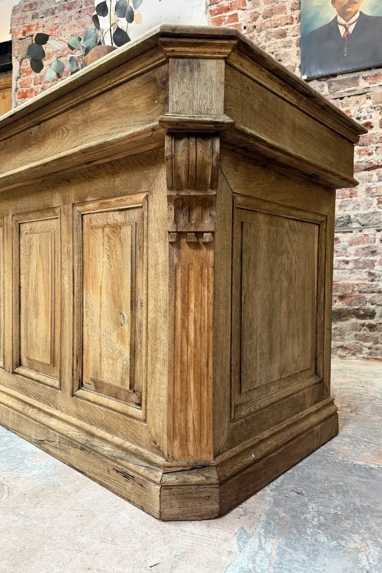 Ancien comptoir de commerce en chêne – début XXe