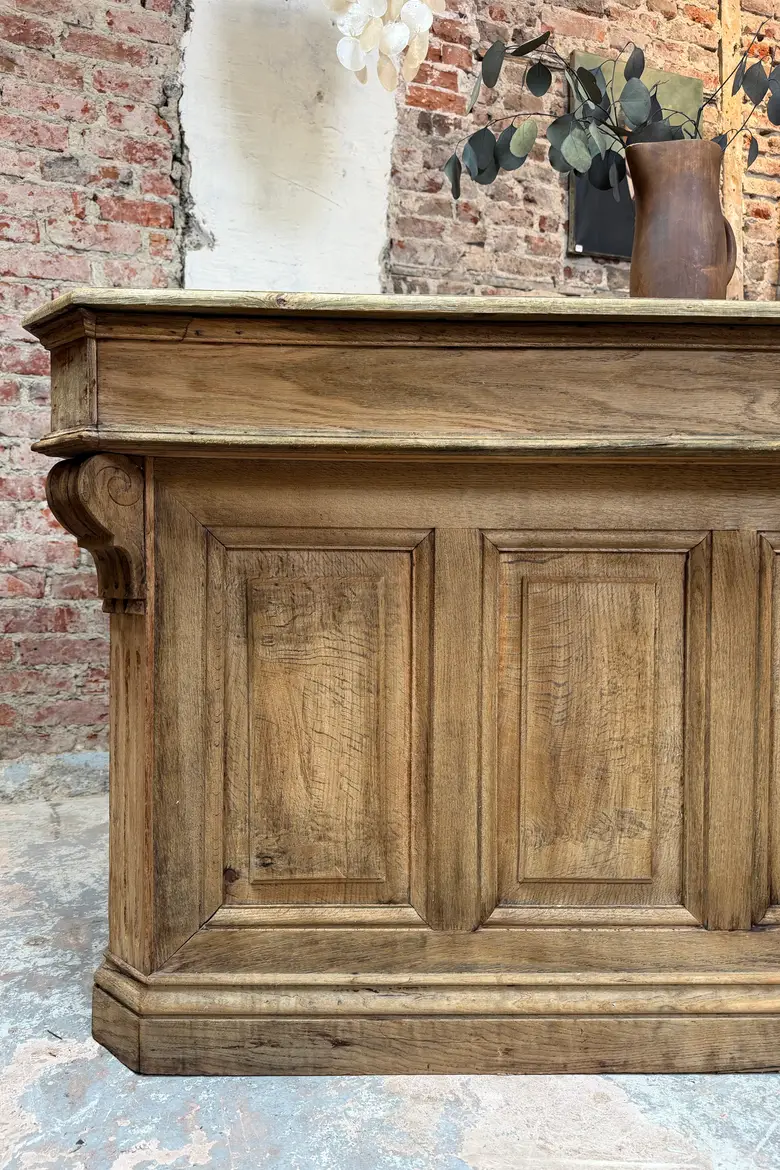 Ancien comptoir de commerce en chêne – début XXe