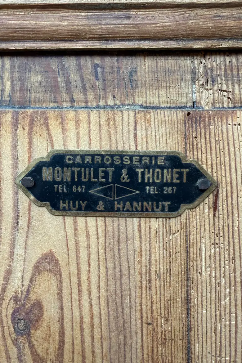 Ancien comptoir de commerce en sapin
